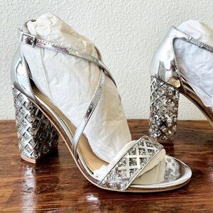 New! Limited Badgley Mischka JEWEL silver leather heels Women’s Size 8